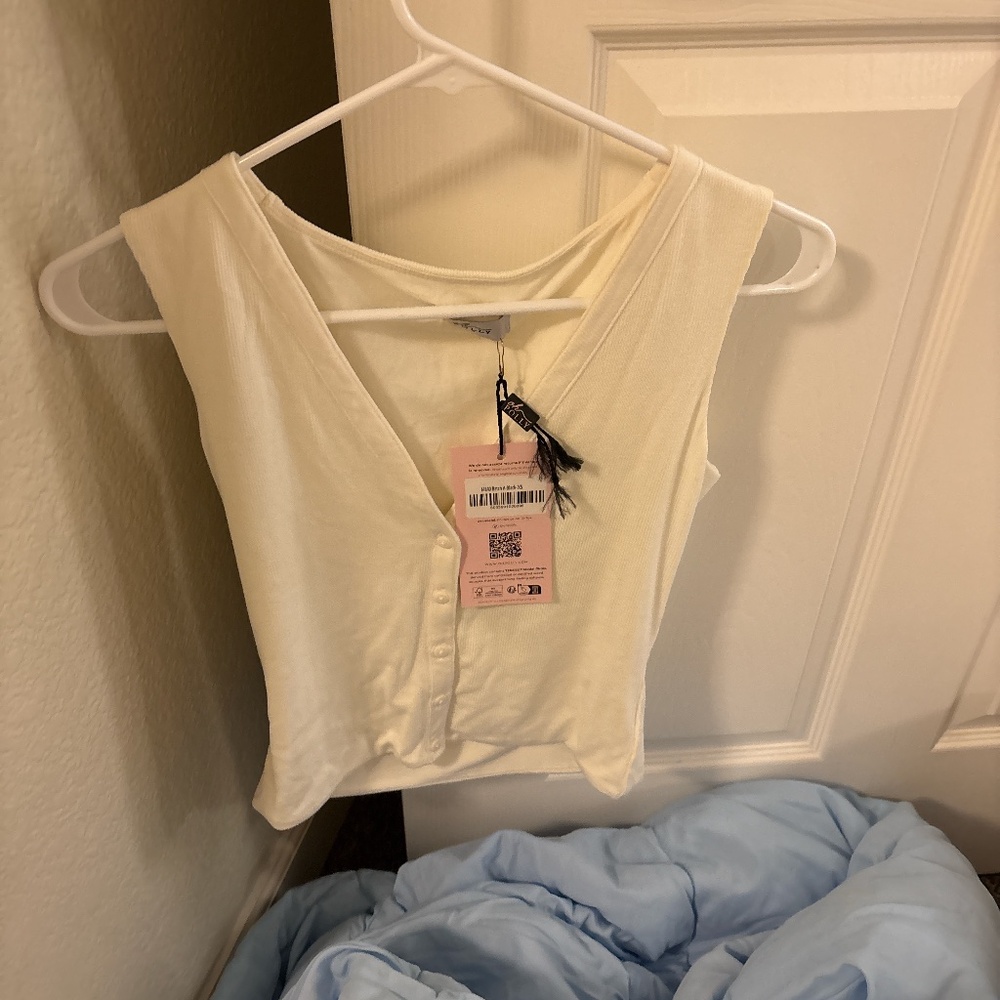 Oh Polly Cream V-Neck Button Front Tank SMALL
